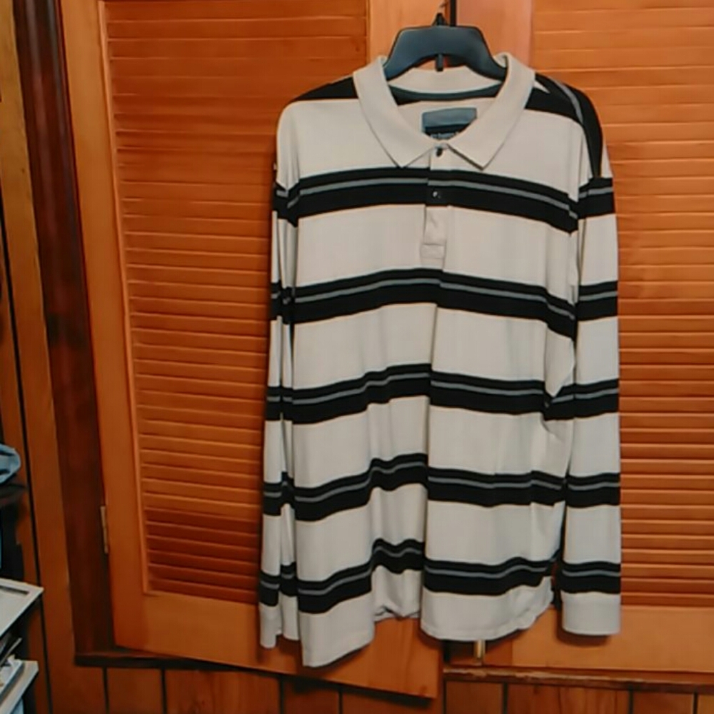 Long sleeve rugby type shirt.